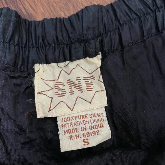 Vintage SNF Silk Sequin Shorts Quatrefoil Flower Glitz Glam Black Gold Peacock - Picture 7 of 7